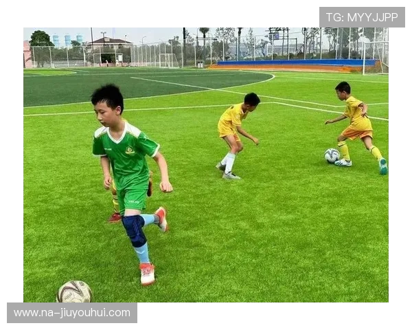 小孩参加足球训练是否有助于全面发展与健康成长